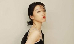 娱乐凤凰传奇玲花吃瓜,揭秘凤凰传奇背后的娱乐风云